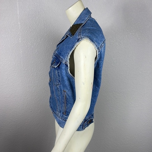 Vintage 90s Levis Studded Collar Indigo Blue Denim Trucker Vest Sz M - Picture 5 of 15